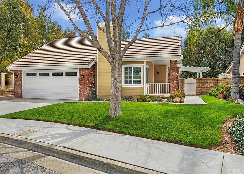 1st image of 23904 Clayton Ct