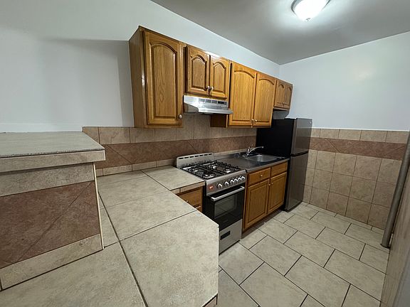 4th image of 47-31 37th St #1G
