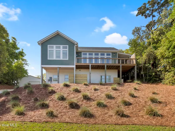 5709 E Landing Court, Emerald Isle, NC 28594
