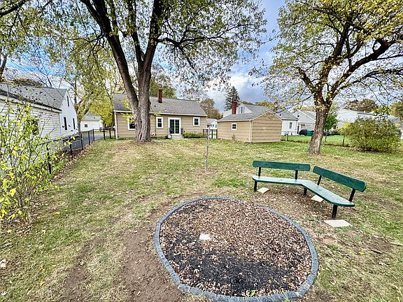 5th image of 309 Brandon Rd