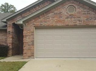 6070 Creekside Cir, Tyler, TX 75703