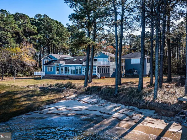 179 Burkes Ln, White Stone, VA 22578