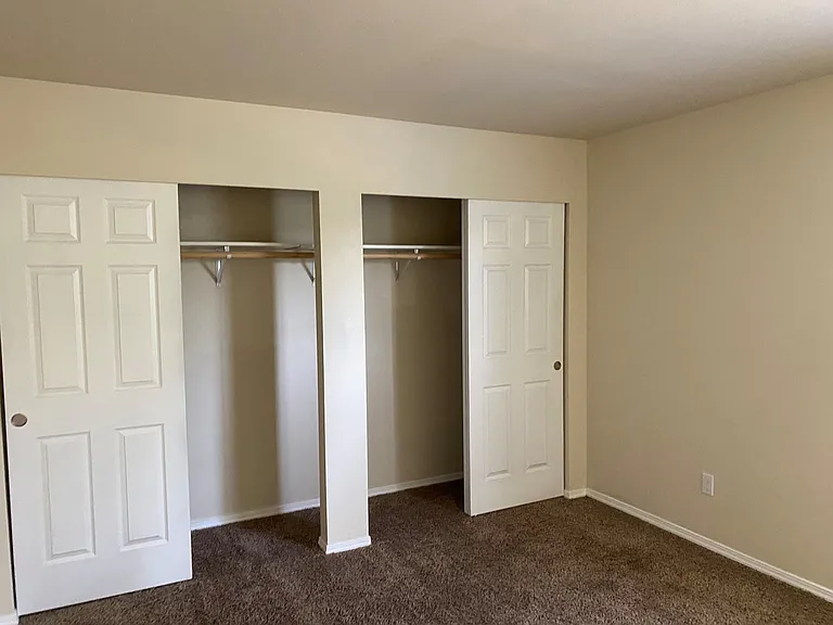 2827-2843 N Oak Harbor Rd — Photo 4