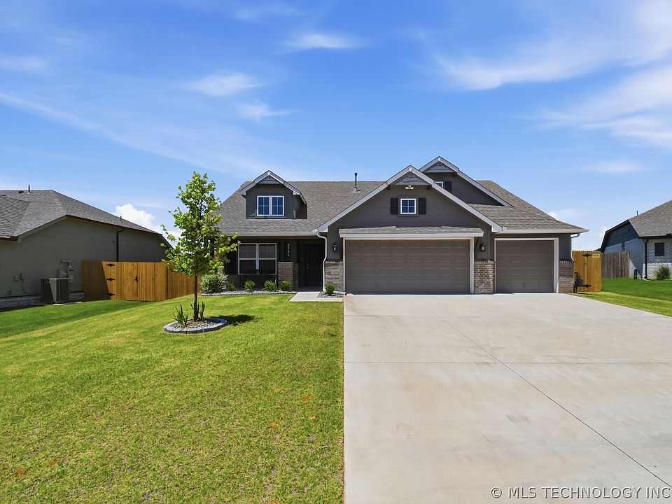 1st image of 2906 W Albuquerque Pl