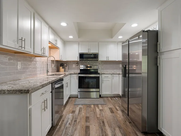 100 Lake Village Dr — Photo 11
