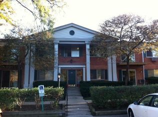 2415 S Goebbert Rd #H104, Arlington Heights, IL 60005