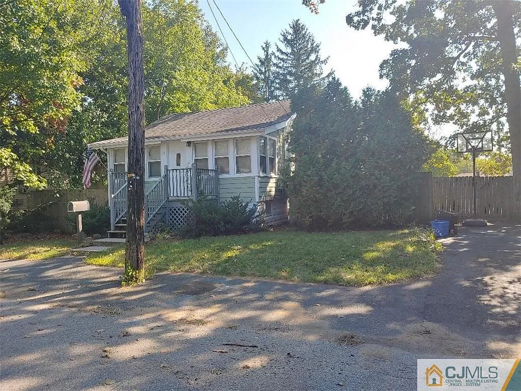 18 Taylor Ave photo 1