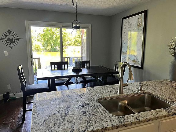 3rd image of 111 W Lakeshore Dr #4E