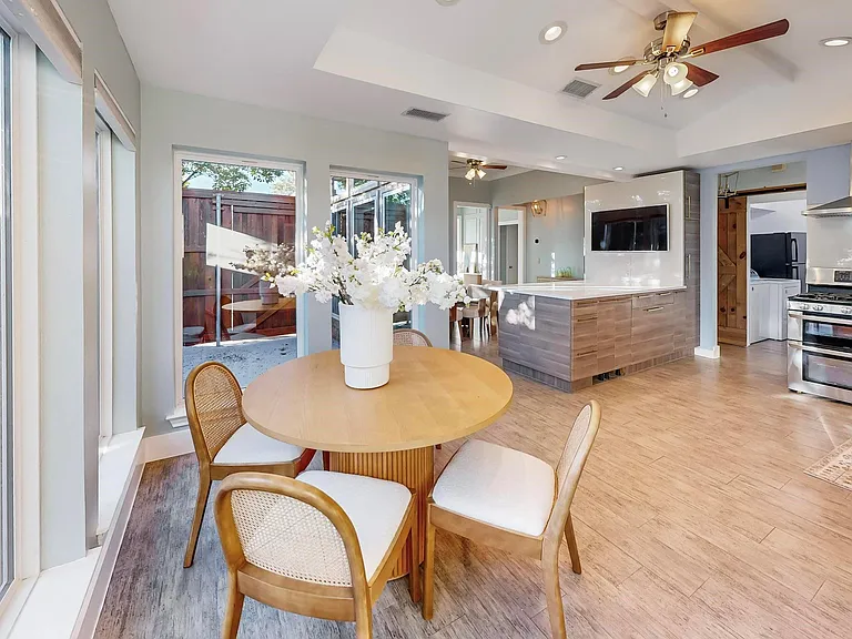 811 Oakway Ct — Photo 14