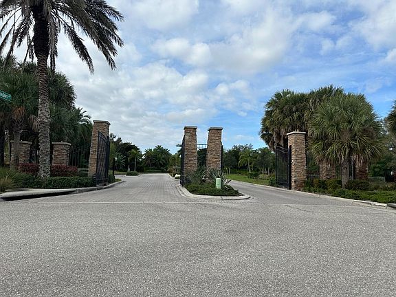 5th image of 23819 Collina Way #104