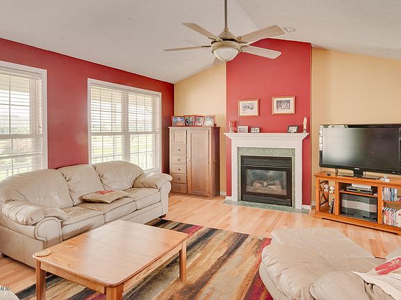 4th image of 49100 Meadow Oak Trl