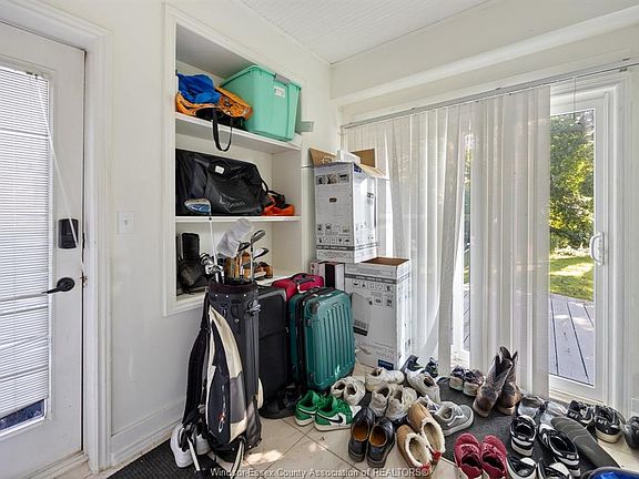 4th image of 456 Askin Ave Room 1