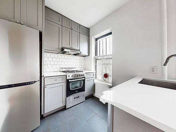 3rd image of 103 Smith St #12