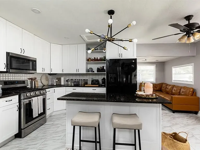 1201 E Cayuga St — Photo 13