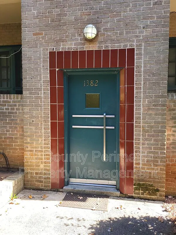 1 bed, 1.0 bath, 764 sqft, $1,495 — Photo 2