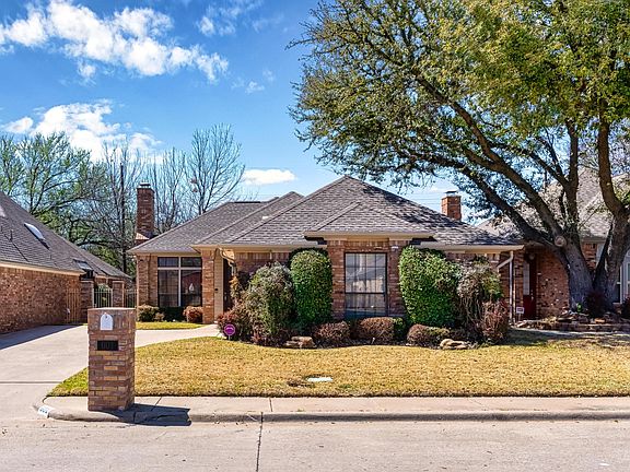 2nd image of 601 Shalamar Pl