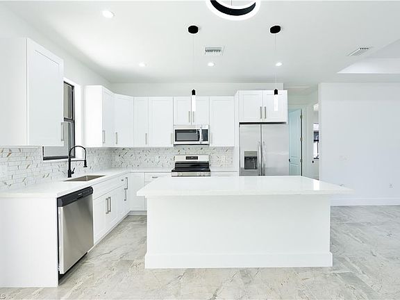 5th image of 4188 18th AVE NE