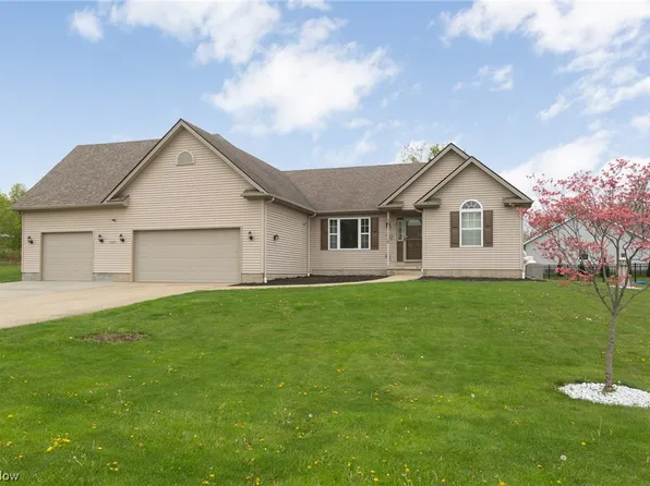 7429 Lake Knoll Dr, Lisbon, OH 44432