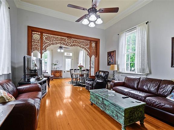 5th image of 210 Pelican Ave