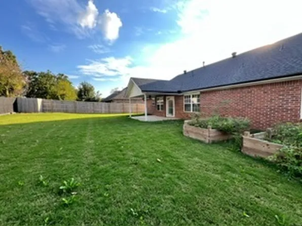 440 Carlson St, Centerton, AR 72719