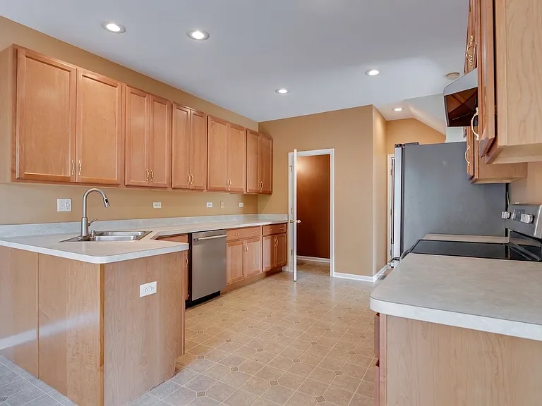 662 Chaney Ct — Photo 6