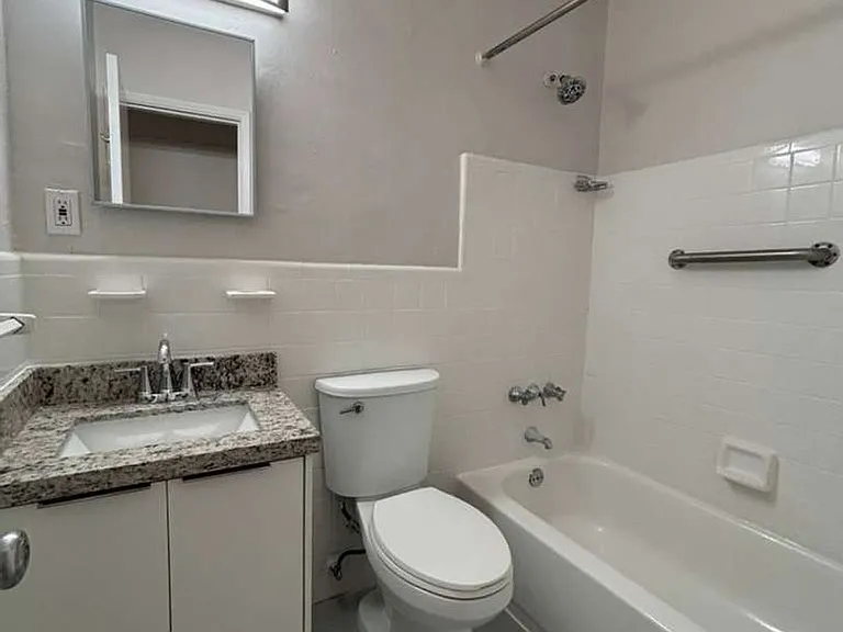 381 Sharar Ave — Photo 10