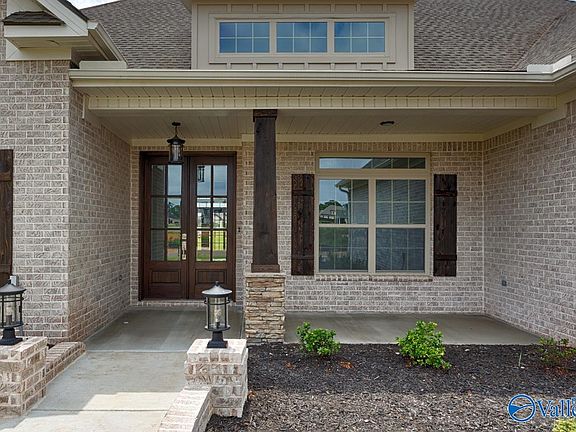 5th image of 122 Geneva Ct