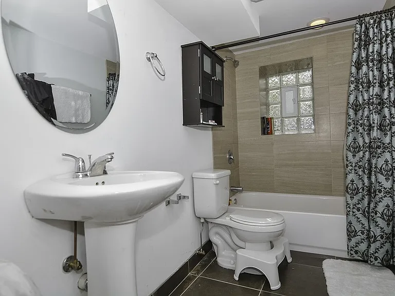 2101 W Fletcher St #1 — Photo 17