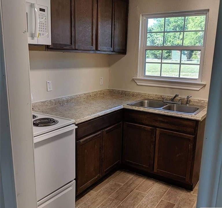 1st image of 734 Sutton Dr