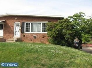 1039 Surrey Rd, Philadelphia, PA 19115