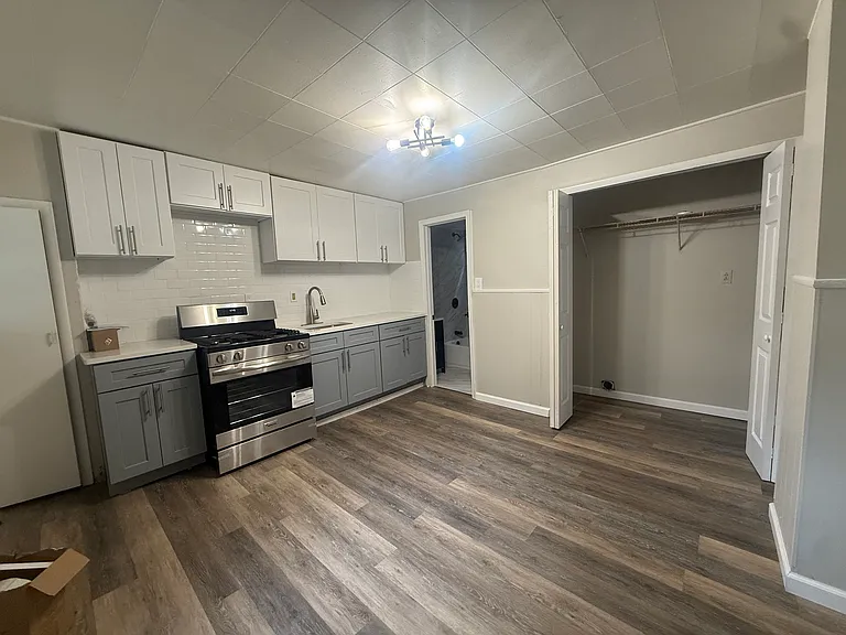 315 Maffett St #1 — Photo 8