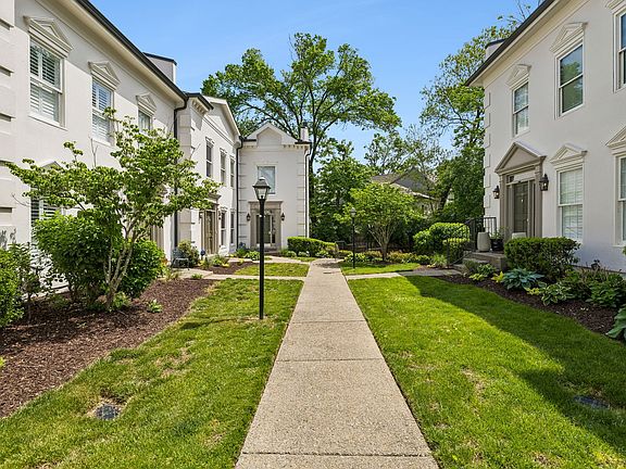 4th image of 3037 Woodlawn Dr