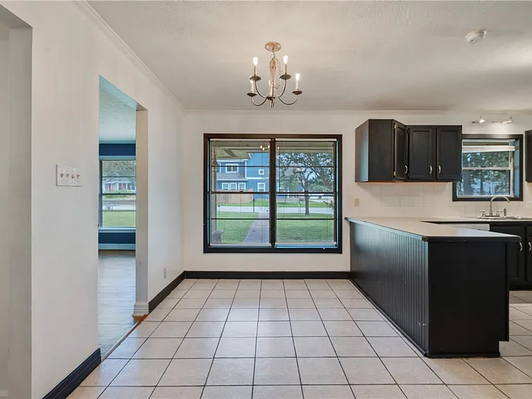 318 Fairway Dr — Photo 5