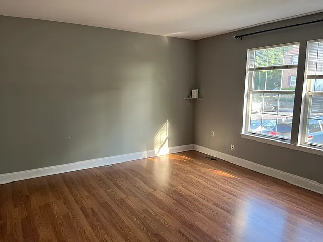 104 S Oak Cliff Ct — Photo 4