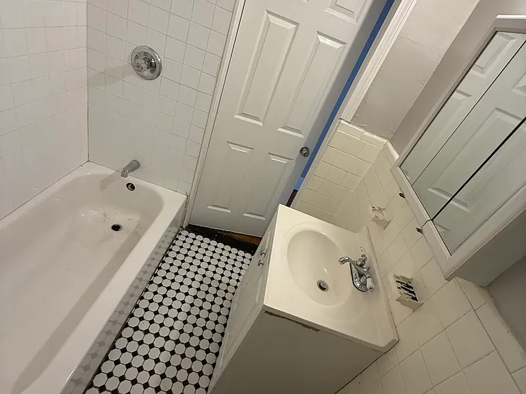 344 Farmington Ave #1C — Photo 7