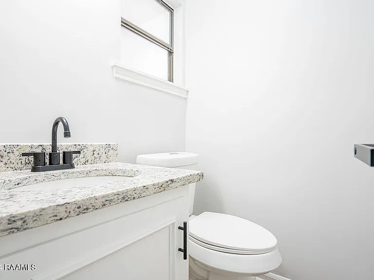 213 Presbytere Pkwy — Photo 18