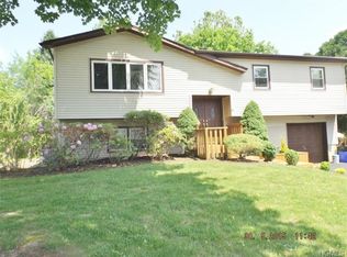 4 Ambery Ln, Thiells, NY 10984