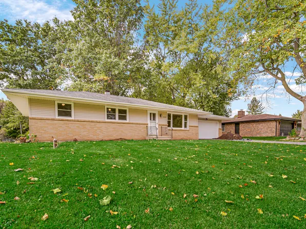 2909 Kentwood Pkwy, Rockford, IL 61109