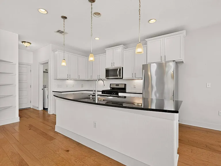 5915 Swayden Ln — Photo 12