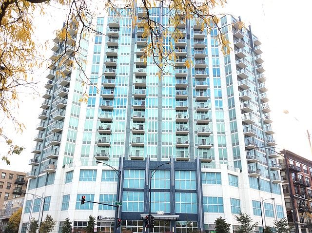 1st image of 1600 S Prairie Ave #1103