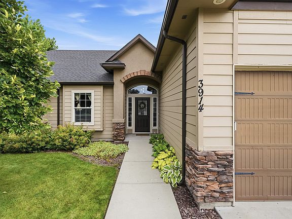 3rd image of 3914 S Raintree Dr