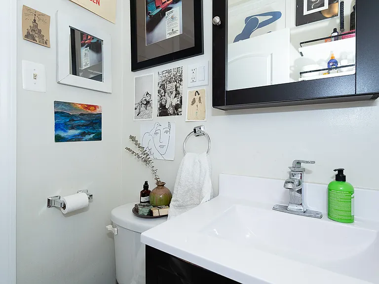 3819.5 N Greenview Ave #W3 — Photo 15