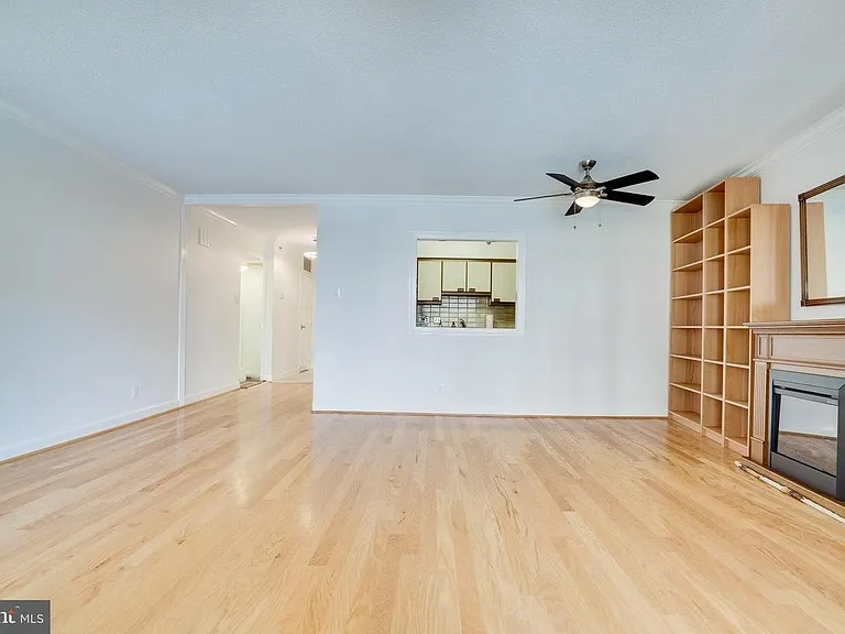 1200 Crystal Dr #411 — Photo 4