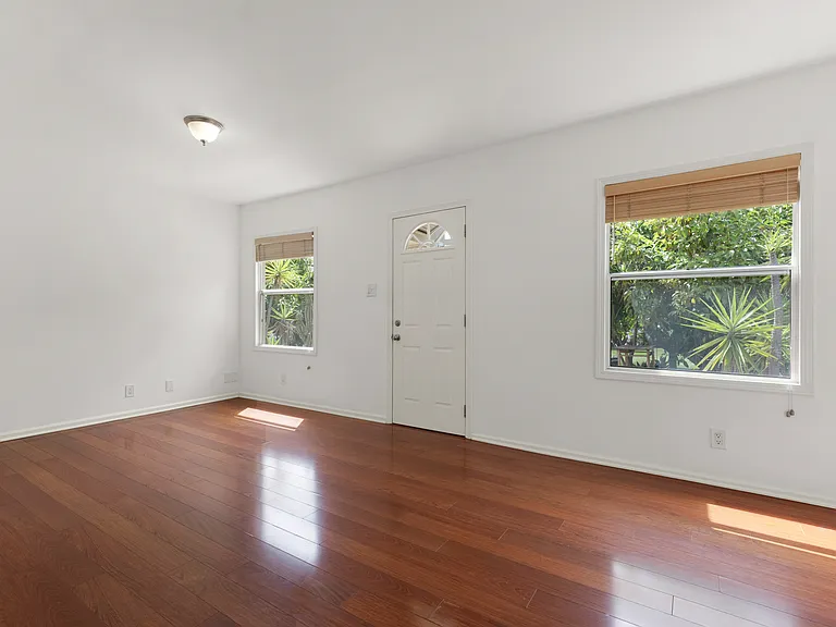 2675 Rich St — Photo 8
