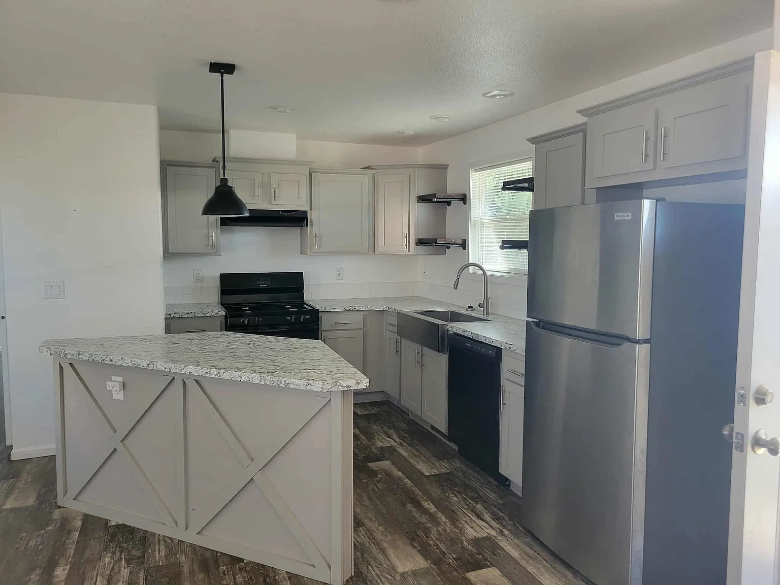 3 bed, 1056 sqft, $1,210 — Photo 3