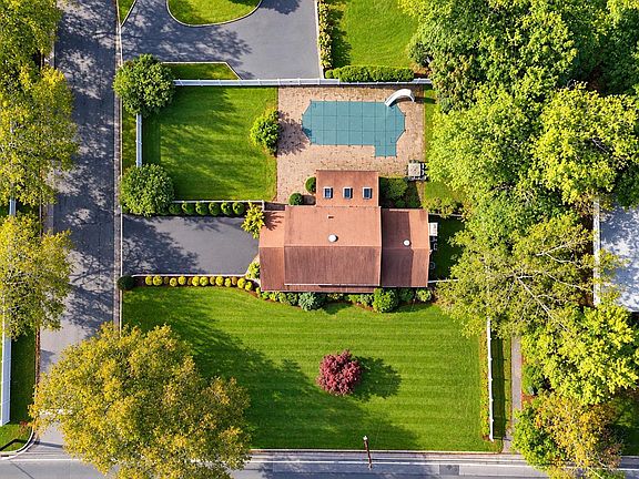 2nd image of 845 Park Avenue