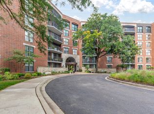 511 Aurora Ave UNIT 104, Naperville, IL 60540