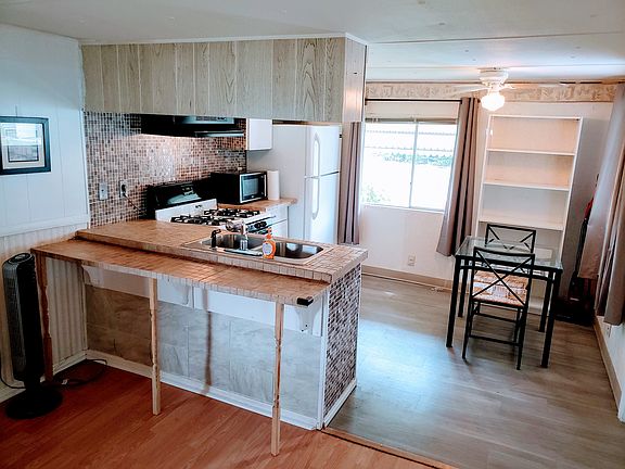 3rd image of 139 Oakhill View Dr