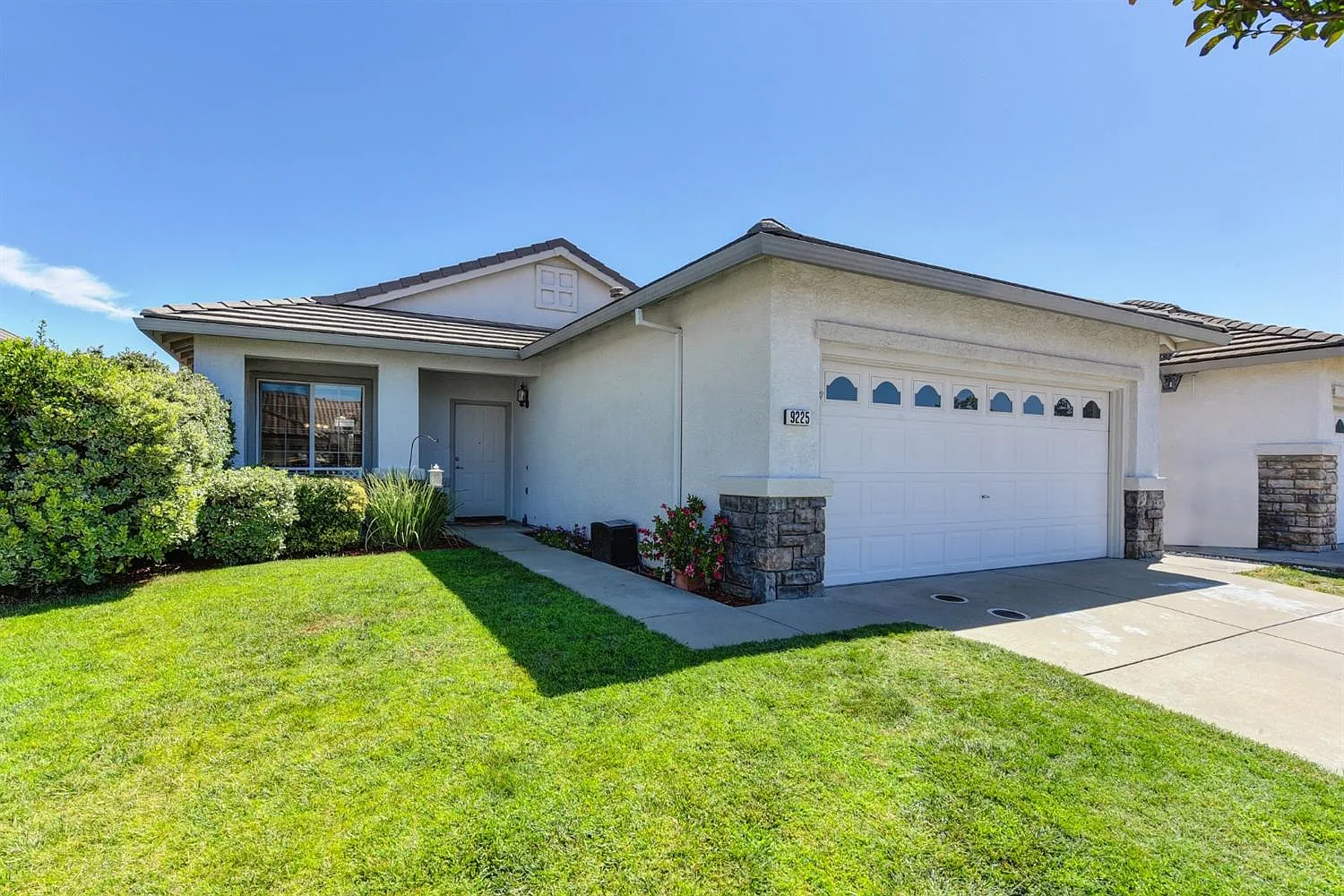 9225 Surlingham Ct photo 1