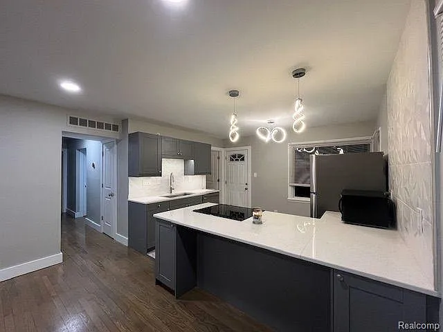 3912 Coolidge Hwy — Photo 4